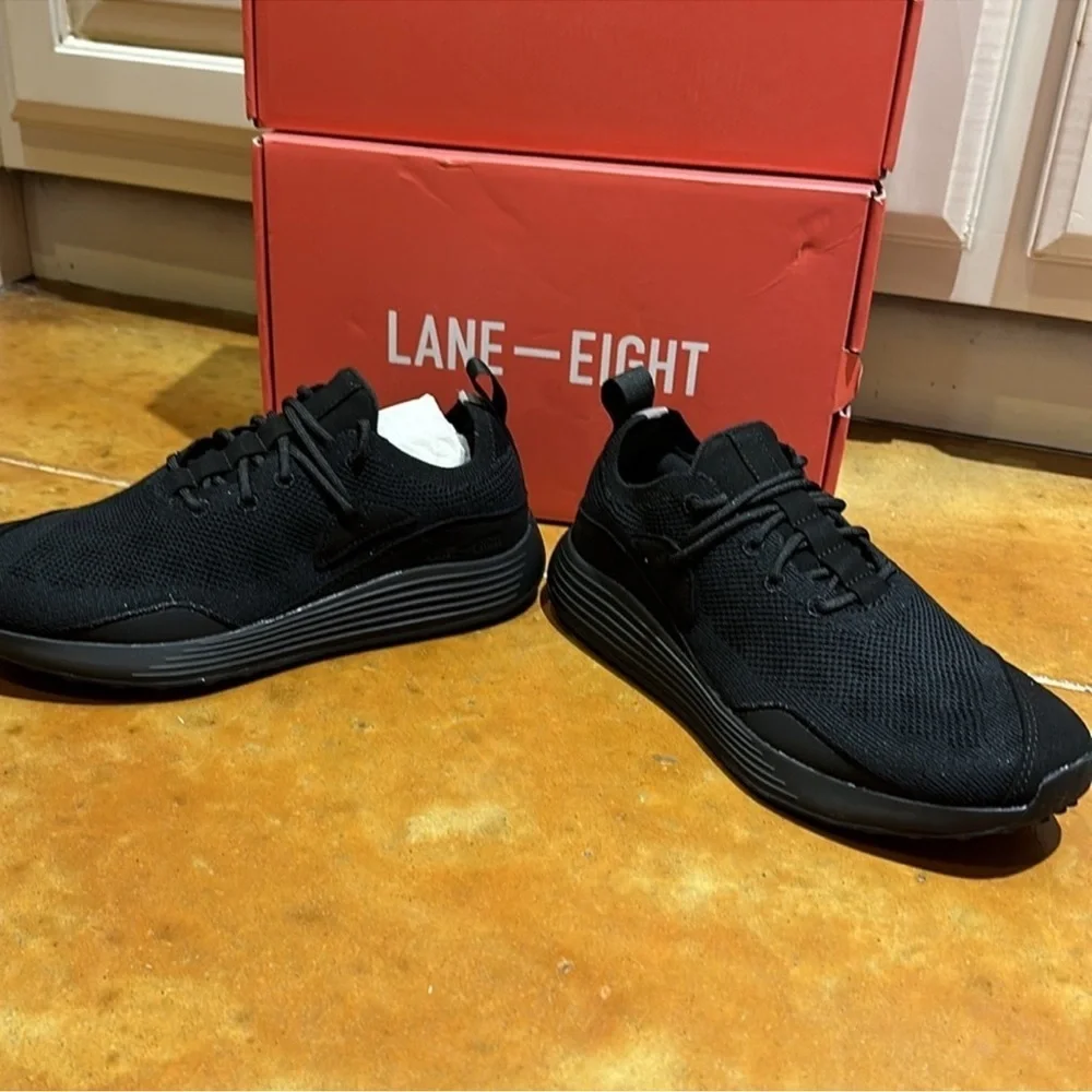Nwt Lane Eight trainer sneakers. Mens or women’s 1002. Size 7.5.